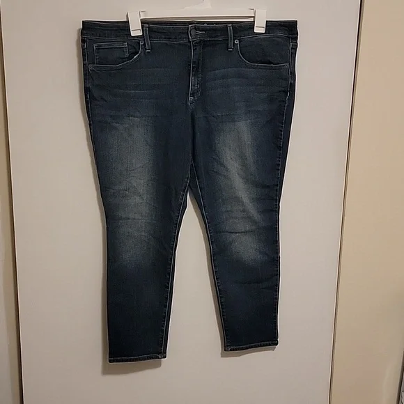 Universal Thread Jeans - Picture 1 of 3